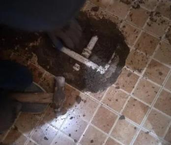 余杭卫生间漏水维修公司为您分享下卫生间渗水如何处理及注意事项